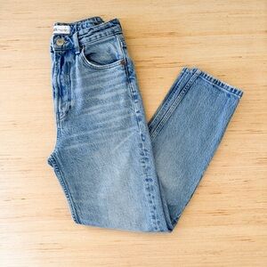 Zara High Waist Mom Fit Light Blue Straight Leg Denim Jeans Size 4